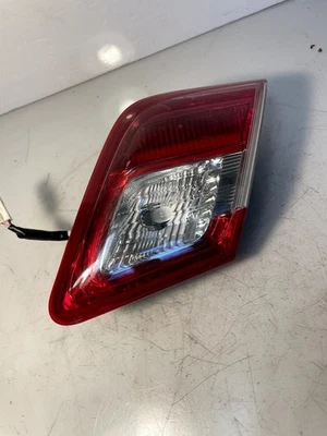 Bonita luz trasera halógena interior derecha Toyota Camry 2010 2011 OEM AA0-Q23 Foto 1 de 4