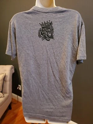 Número adequado Camiseta 12 Whiskey EDIÇÃO LIMITADA Cinza Preta Tamanho Pequeno NUNCA USADA  - Imagem 1 de 4