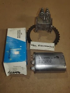 Aerovox Run Capacitory MRP 009112 = Z64P4435W28 =NIB= 440V = 20+15 uF - Picture 1 of 3