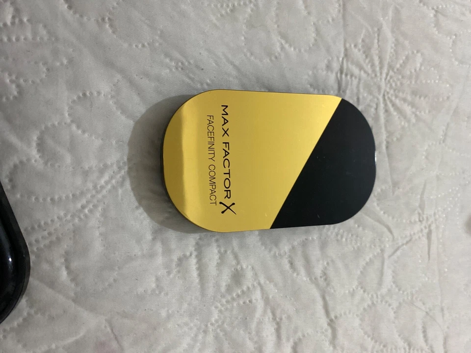 foundation make up - Image 1 of 3