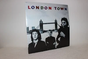 PAUL McCARTNEY AND WINGS - LONDON TOWN - VINYL LP POSTER INCLUDED -1978 CAPITAL - Imagen 1 de 4