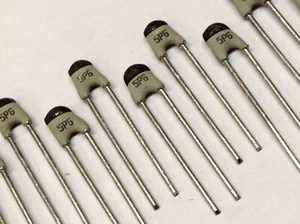 10 Stück HF-Kondensatoren Keramik radial bedrahtet 5,6pF 100V (M2125) - Picture 1 of 6