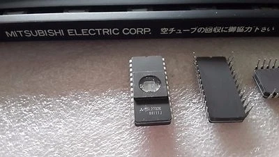 M5L2732K   Mitsubishi  n-MOS   4Kx 8-bit  UV EPROM  M2732A D2732  NOS Japan made - Image 1 of 4