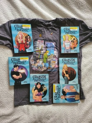 Lote Strangers In Paradise: Juego de libros de bolsillo (5 de 6 FIRMADOS) + Camisa y prendedores Foto 1 de 4