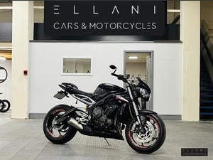 2018 Triumph Street Triple 765 765 RS Naked Petrol Manual X-ring Euro 4 (122 ps) - Picture 1 of 17