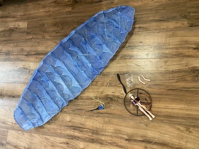 Piloto parapente motorizado BMP RC (motor, servos, hélice) con ala deportiva de 1,4 m Foto 1 de 4