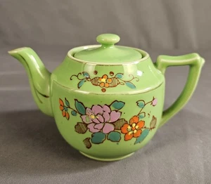 Tetera vintage de cerámica verde flores pequeña pintada a mano 4" de alto - Imagen 1 de 8