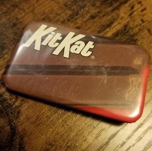 KitKat Kit Kat bar 1990s Button Pin Pinback Vintage CA 90s advertising candy - Picture 1 of 3