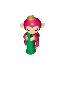 WowWee Fingerlinge - Interaktiver Baby Affe - Bella (rosa mit gelben Haaren) - Bild 1 von 6