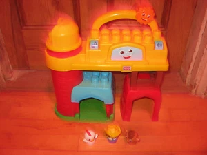 MEGA BLOKS SOUNDS FARM YARD BARN HOUSE ASSORTED PLAY FIGURES FARMER HEN COW - Picture 1 of 4