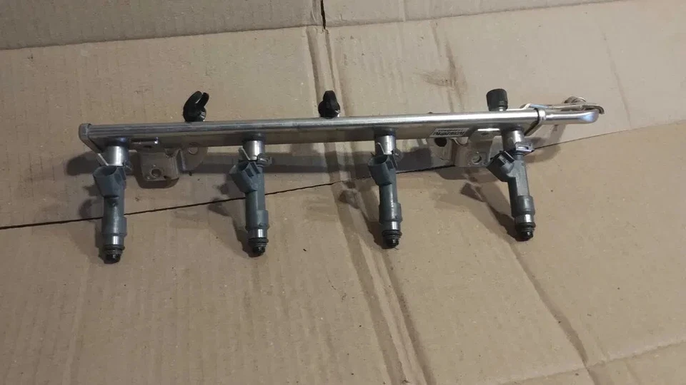 Fuel Injection Injector Rail AN197000-0650  Polaris Slingshot SL - Bild 1 von 4