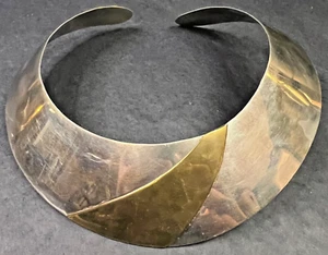 Collana girocollo bavaglino vintage in ottone e metallo - Foto 1 di 14