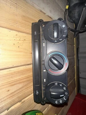 Módulo de control de climatización Ford Super Duty F-250, F-350, F-450, F-550 2008-2010 Foto 1 de 4