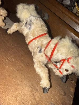 Cavalo de corda antigo como encontrado olhos de vidro pés de madeira não funcionando - Imagem 1 de 4