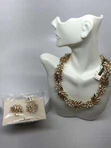Conjunto de pendientes de clip para collar Trifari corona tono dorado imitación perla pino lago como nuevo - Imagen 1 de 10