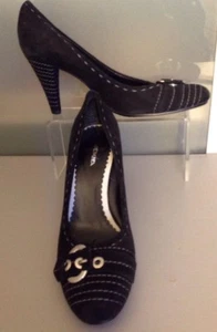 Women’s 39 1/2 Apepazza Black Suede Pumps - Picture 1 of 12
