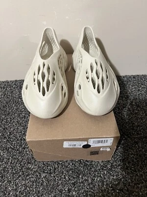 Excellent Conditon Yeezy Foam Run Sz 7  - Image 1 of 4