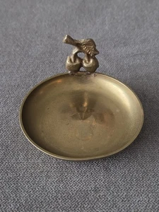 Bandeja de tocador vintage de latón con motivo de cereza de la India dorado para joyería - Imagen 1 de 5