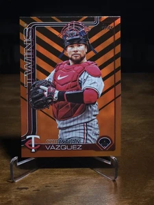 2025 Topps Update - Christian Vazquez Holiday Foil #Us7 Minnesota Twins - Picture 1 of 2