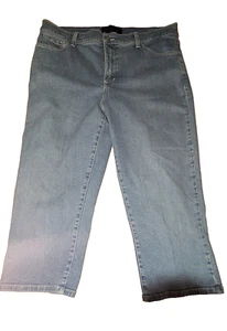 Not Your Daughter's Jeans NYDJ 14 Capris Lift Tuck Stretch Light Wash - Picture 1 of 13