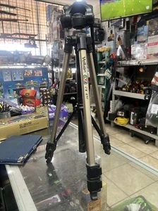 VELBON CX-470 Lightweight Photo/Video Tripod 3 Way Pan/ Tilt Head Ex Condition - Picture 1 of 7