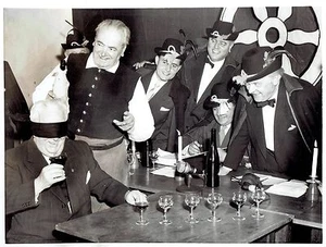1955 Original Photo by DIETER HESPE Mainz Mayor & "Wine Drinkers Brotherhood" - Picture 1 of 2