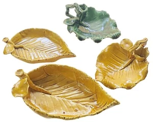 HERMOSO JUEGO DE CUATRO PLATOS DE JOYERÍA DE CERÁMICA ESMALTADA DE COLECCIÓN con FORMA DE HOJA c1970 en v/g - Imagen 1 de 12