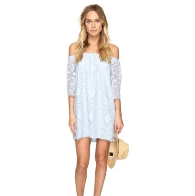 Mini Vestido BB Dakota Holden Fuera del Hombro Encaje Cambio Azul Claro Talla Pequeña Foto 1 de 4