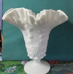 WESTMORELAND  PG-172 ML PANELED GRAPE CRIMP & RUFFLE FOOTED VASE - Picture 1 of 3