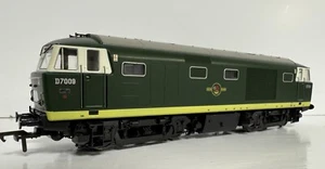 Heljan 3505 Class 35 Hymek D7009 in BR green with white cab window surrounds - Picture 1 of 15