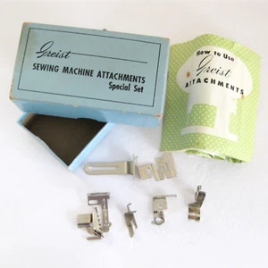 Accesorios para máquina de coser 6 pies de gris y manual vintage 1957 - Imagen 1 de 11
