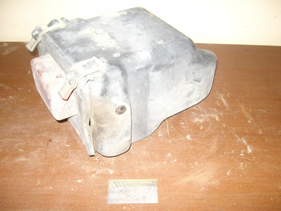 Yamaha Moto 4 350 1987 87 2x4 equipaje trasero caja de herramientas contenedor + luz trasera áspera Foto 1 de 1