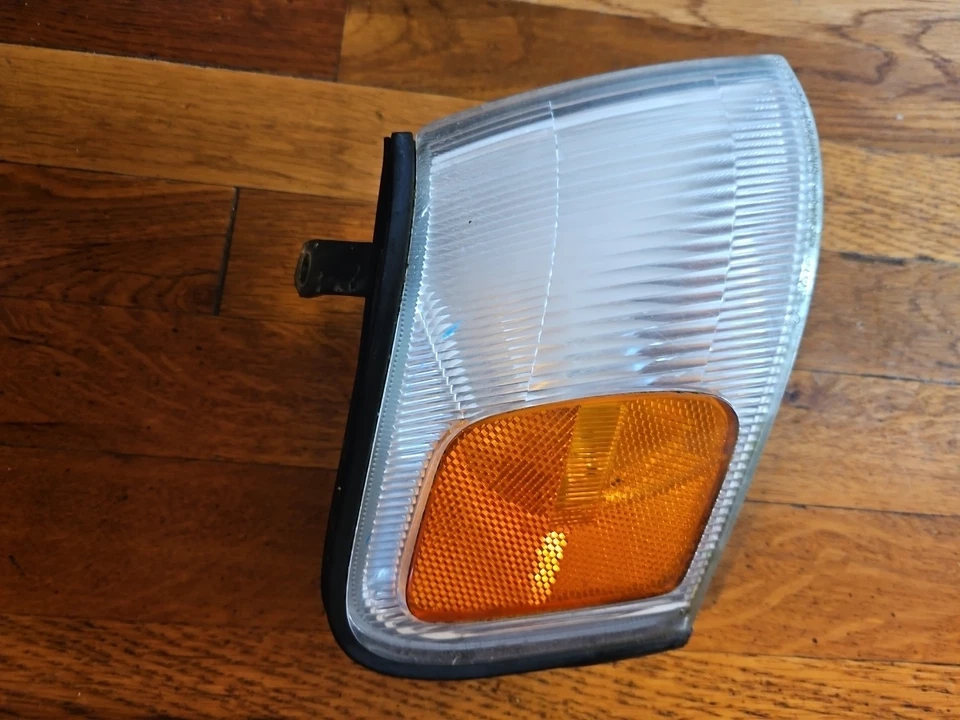 Luz de señal de giro marcador de esquina Subaru Legacy 1990 1991 lado derecho OEM Foto 1 de 2