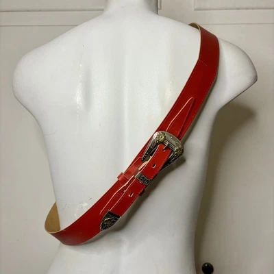 Cinturón occidental vintage años 80 imitación cuero rojo Foto 1 de 4