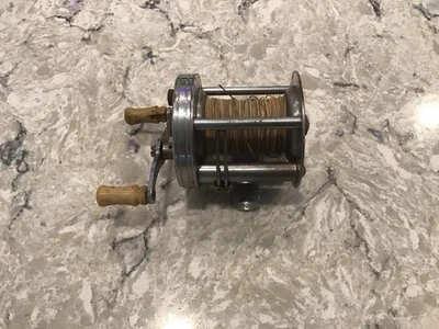 CARRETE DE PESCA DE AGUA DULCE PFLUEGER TRUMP DE COLECCIÓN Foto 1 de 4