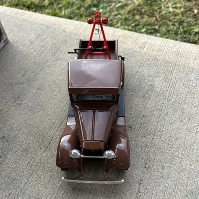 Road Legends 1934 Ford Pickup Wrecker Tow Truck 1:18 Scale Diecast Brown NEW - Image 1 of 4