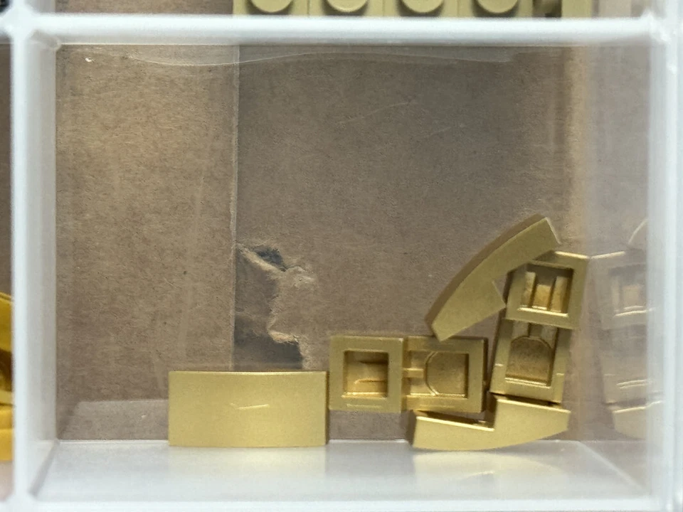 Piezas LEGO - Pendiente Metálica Dorada, Curvada 2 x 1 x 2/3 - Nº 11477 - CANTIDAD 5 Foto 1 de 1