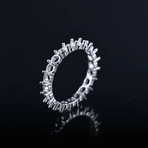 Anillo de semimontaje de oro blanco de 14 quilates Eternity Ajuste de piedra redonda 2.6mm - Imagen 1 de 6