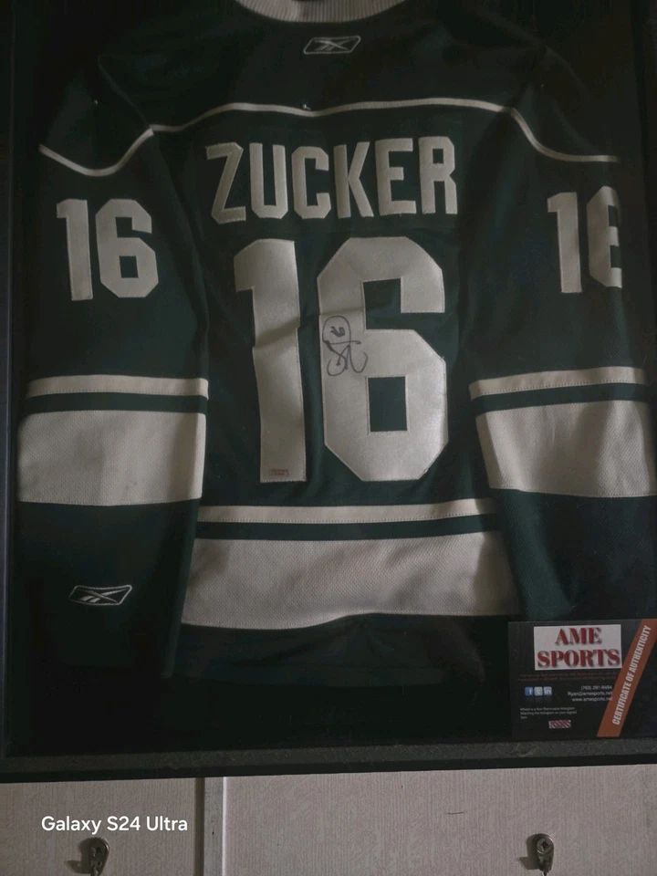 Camiseta deportiva autografiada por Jason Zucker Minnesota Wild Foto 1 de 3