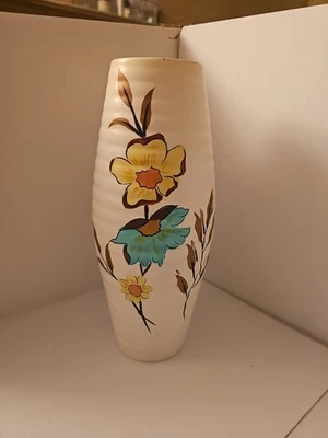 ●ELLGREAVE RHAPSODY VASE●Vintage Mid Century Autumn leaves and floral design - Image 1 of 4