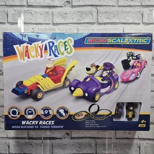 Wacky Races Micro Scalextric Race Track 1:64 Loop The Loop Boxed Fully Working - Afbeelding 1 van 24