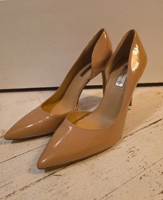 Tacones de aguja tostados/beige para mujer talla 9 con recortes interiores Foto 1 de 4