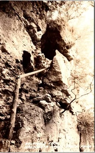 Vintage Postcards - R.P.P.C. Balanced Rock Maquoketa Caves State Park, Iowa - Picture 1 of 2