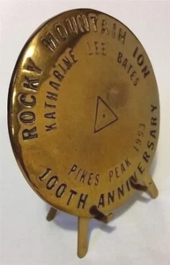PIKES PEAK CO 100th ANN ION INSTRUMENTO NAVEGACIÓN KATHARINE LEE BATES 1993 MEDALLA - Imagen 1 de 2