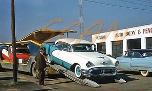 Oldsmobile 1956 descargado del portavehículos fotografía 7 x 11 - Imagen 1 de 1