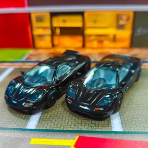 Coche modelo diecast 2 piezas Pop Race 1:64 McLaren F1 en negro azabache - Imagen 1 de 5