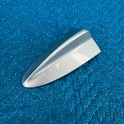 BMW 325i 2006-2011 techo GPS TEL SDARS antena aleta de tiburón OEM 1682751, 30000956 Foto 1 de 4