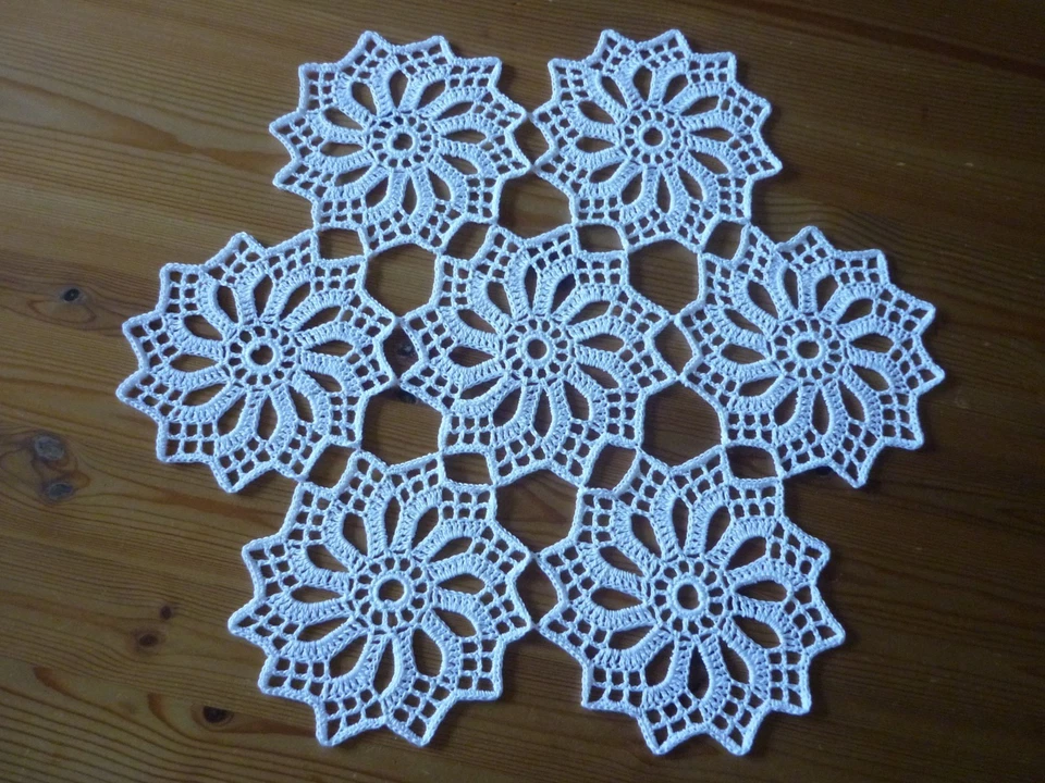 Häkeldecke Tischdecke Decke gehäkelt weiß 35cm Baumwolle Tischwäsche häkeln - Bild 1 von 1