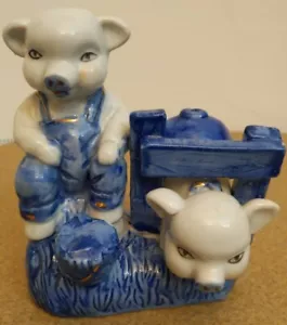 Delft Blue/White Country Overall Pigs Stuck in Fence - Picture 1 of 12