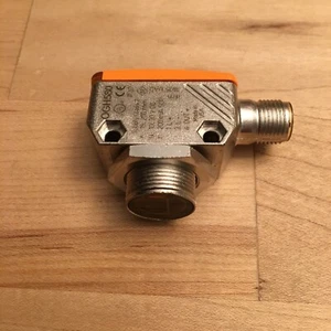 IFM Effector OGH580 Diffuse reflection Sensor With Background Suppression - Picture 1 of 2